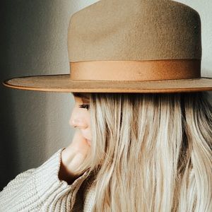 Lack of color ‘teal rancher’ hat